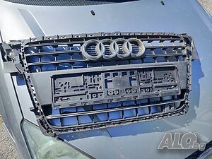 Audi A4 B8 (2007-2011г.). решетка предна забележки - счупени 2 държача 100 лв