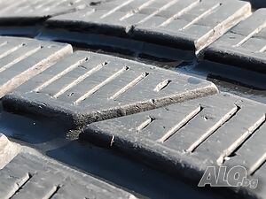 Гуми 215 55 17 Пирели Pirelli 2 броя. Нов внос. Не са нови!