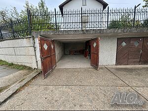 Продава се огромен, просторен гараж 32 кв.м в центъра - ул. „8-ми март“