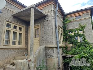 Къща с голям двор в Житен