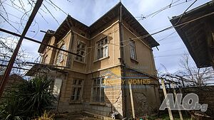 Голяма двуетажна къща в с. Балван