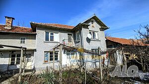 Двуетажна къща в с. Балван