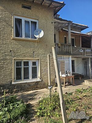 Двуетажна къща в с. Бяла река