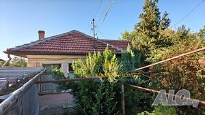 Къща 128 кв.м., двор 1 дка и пълноводен кладенец в с. Поликраище