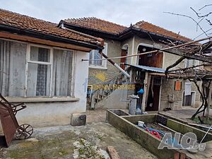 Двуетажна къща в гр. Полски Тръмбеш