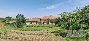 Двуетажна къща в село Обединение
