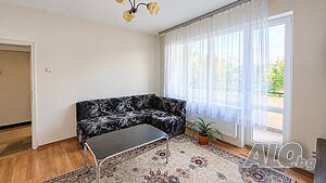 Обзаведен двустаен апартамент с три отделни стаи в кв. Съдийски