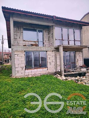 Къща с двор и помещение за магазин в гр. Игнатиево, област Варна 🏡🛍️