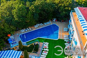 🏨 **Ексклузивно предложение за продажба на хотел в к.к. Златни пясъци, Варна** 🌊☀️