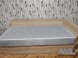 Продавам легло