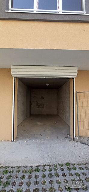 Гараж 24 кв.м. Самостоятелен Партер към улица Бургас Меден Рудник Зона В отдава под наем Собственик