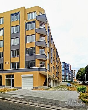 Гараж 30кв.м Самостоятелен голям Партер Бургас Меден Рудник Зона-В блок 613 дава под наем Собственик