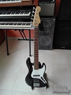 Бас китара Squier Jazz Bass V