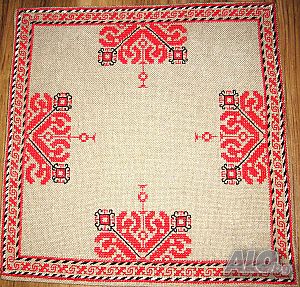 Каре българска шевица ръчна бродерия везба