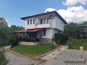 Две къщи в Еленския балкан