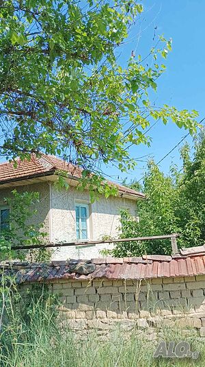 Къща с голям двор с. Плаково