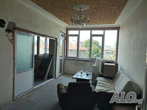 Саниран четиристаен апартамент - Център