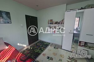 Предлагаме ви прекрасна самостоятелна къща с Гараж и собствен парцел в кв. Дружба 1!