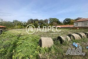 *** Парцел с валиден проект за къща с три спални ***