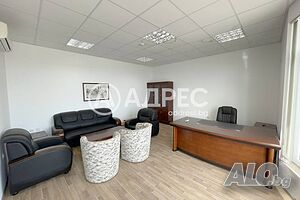 Просторен офис под наем в центъра на гр. Сандански