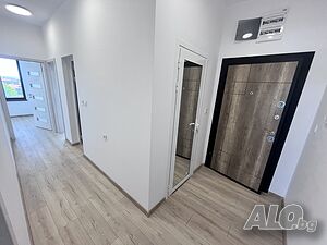 Тристаен тухлен апартамент с отлична локация - кв. ”Военно училище”