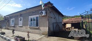 Продава се масивна едноетажна къща в с. Веселиново