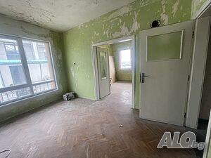 Продава се четиристаен ТУХЛЕН апартамент