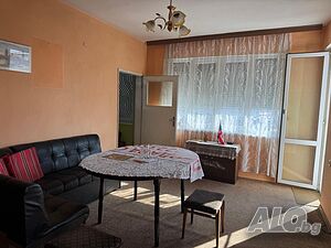 Етаж от къща в гр. Нови Пазар
