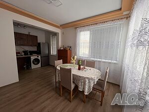 етаж от къща в град Нови Пазар