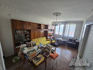 3 стаен апартамент, Математическа гимназия