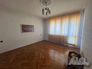Многостаен тухлен апартамент, Военно училище