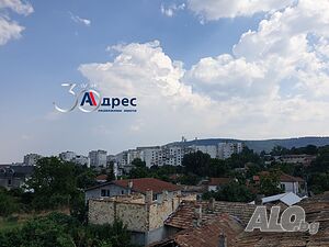 Двуетажна къща, кв. Боян Българанов 1