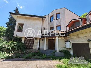 Къща/Вила, София, Бояна, 989 кв.м., 3500 € Триетажна къща 989 кв.м Необзаведена | Къщи под наем | Бояна София