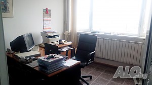 Офис в бизнес сграда 88 кв.м Обзаведен Междинен етаж