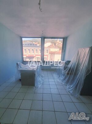 Продава офис в центъра на гр. Велико Търново 711088