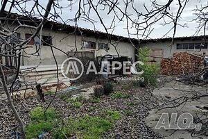 Вилен парцел със сгради в м. Барутни погреби