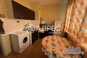 Двустаен апартамент в саниран блок