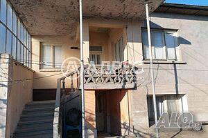 АДРЕС продава: КЪЩА в гр. Стралджа.