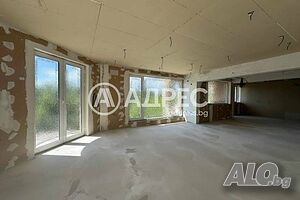 МНОГОСТАЕН апартамент в близост до Градски парк
