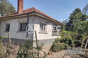 АДРЕС продава: КЪЩА с двор в с. Бояджик!