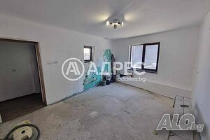АДРЕС предлага КЪЩА със започнат основен ремонт в кв. Каргон