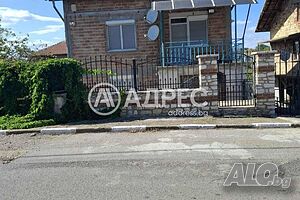 Къща с дворно място в с. Стефан Караджово