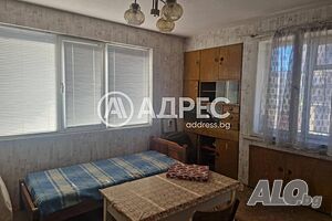 АДРЕС продава: Трети етаж от къща с приземна стая, ид. част от двор.