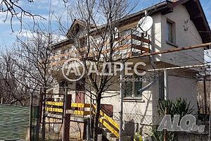 АДРЕС продава: Вилна сграда в м. Нови лозя!