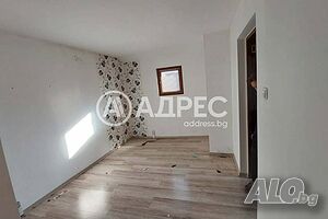Къща с дворно място - в идеални части в района на читалище Зора