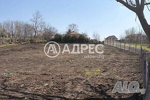 Дворно място в с. Калчево