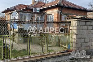 Къща с дворно място в с. Овчи кладенец