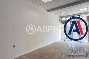 Търговско помещение в центъра на град, подходящо за разнообразни дейности