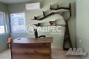 АДРЕС отдава: ОФИС в Център в добро състояние!