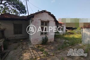 Парцел със стари постройки на главен булевард в кв. Аврен